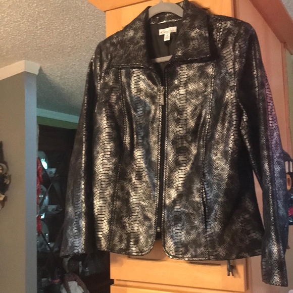 Kim Rogers Jackets & Blazers - Kim Rogers snake print jacket